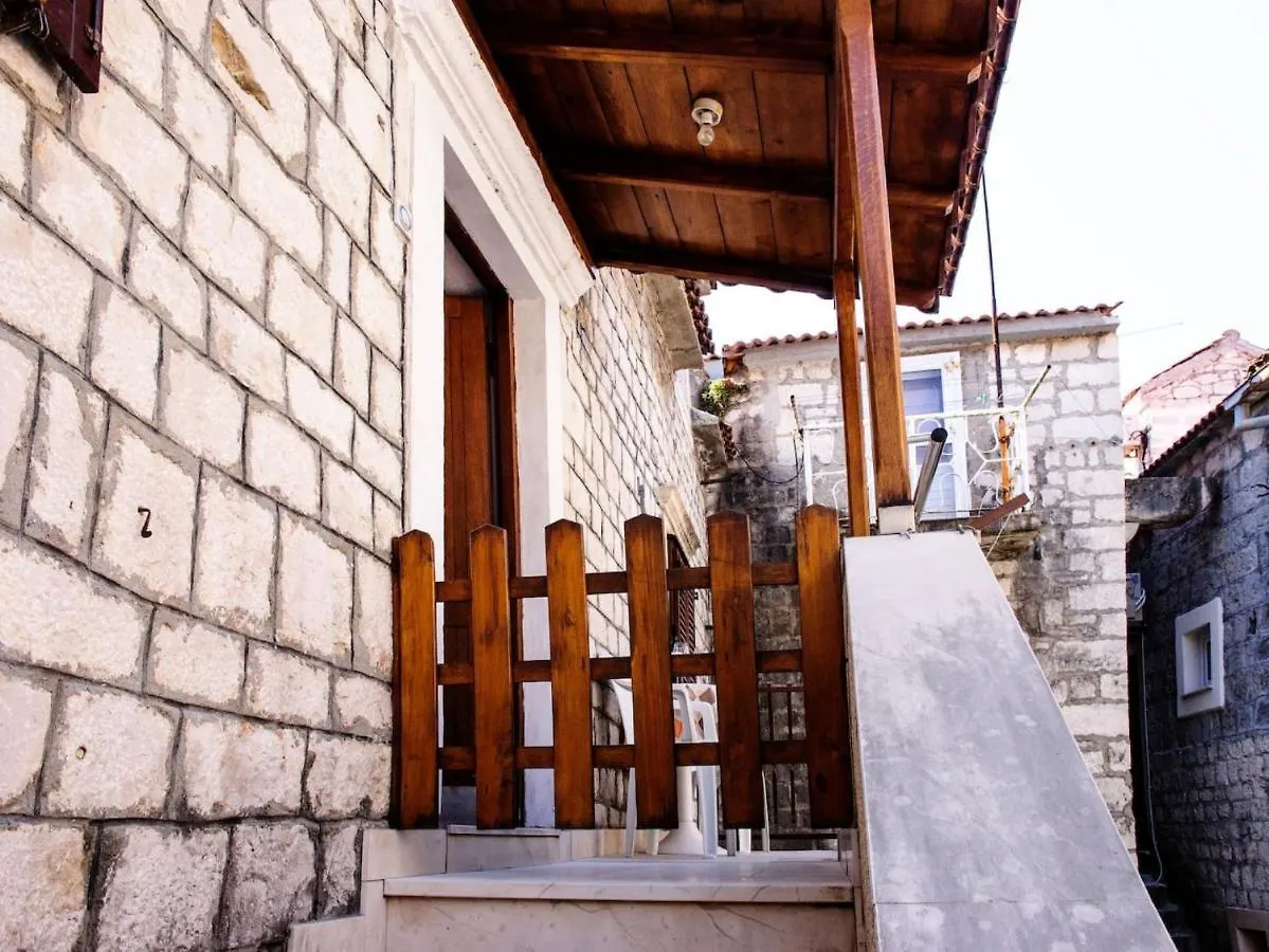 Holiday home Mediterranean Old House Kastela